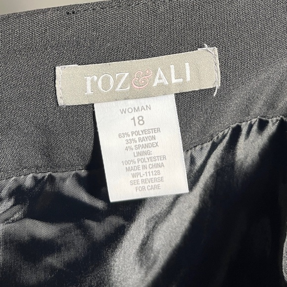 Roz & Ali Black Knee-Length Pencil Skirt - Picture 3 of 3